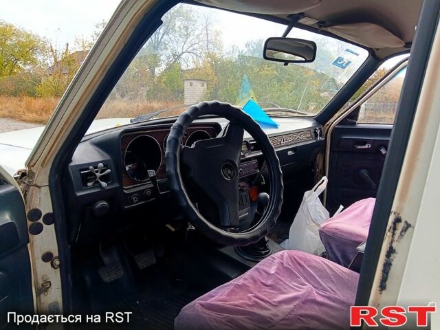Белый ГАЗ Волга, объемом двигателя 2.4 л и пробегом 100 тыс. км за 950 $, фото 4 на Automoto.ua