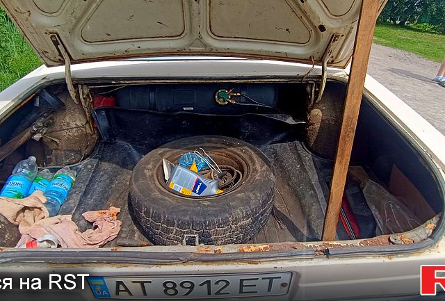 Белый ГАЗ Волга, объемом двигателя 2.4 л и пробегом 150 тыс. км за 600 $, фото 3 на Automoto.ua