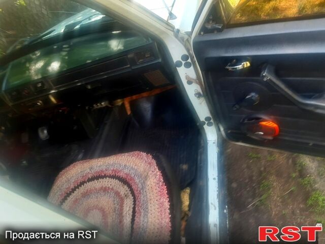 Белый ГАЗ Волга, объемом двигателя 2.4 л и пробегом 120 тыс. км за 600 $, фото 4 на Automoto.ua