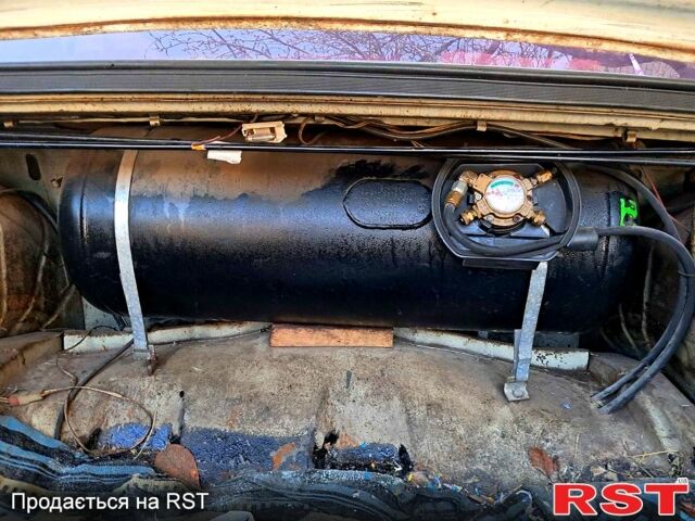 Белый ГАЗ Волга, объемом двигателя 2.4 л и пробегом 150 тыс. км за 250 $, фото 3 на Automoto.ua