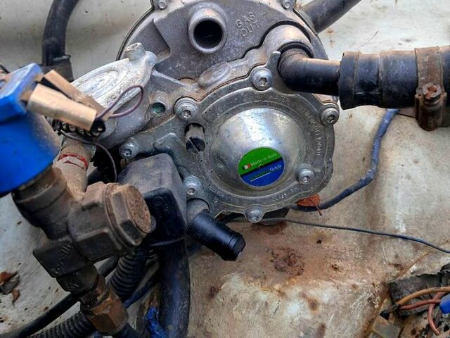 Белый ГАЗ Волга, объемом двигателя 2.4 л и пробегом 150 тыс. км за 250 $, фото 2 на Automoto.ua