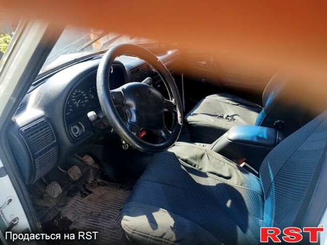Белый ГАЗ Волга, объемом двигателя 2.4 л и пробегом 200 тыс. км за 1200 $, фото 4 на Automoto.ua