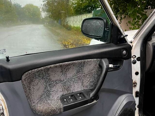 Білий ГАЗ Волга, об'ємом двигуна 2.4 л та пробігом 316 тис. км за 900 $, фото 2 на Automoto.ua