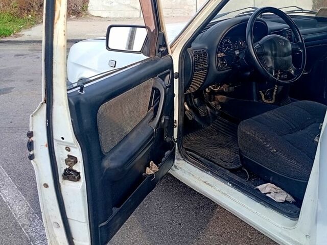 Белый ГАЗ Волга, объемом двигателя 2 л и пробегом 150 тыс. км за 1000 $, фото 4 на Automoto.ua