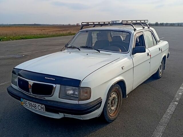 Белый ГАЗ Волга, объемом двигателя 2 л и пробегом 150 тыс. км за 1000 $, фото 2 на Automoto.ua
