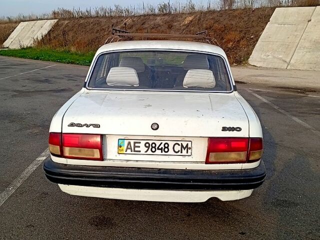 Белый ГАЗ Волга, объемом двигателя 2 л и пробегом 150 тыс. км за 1000 $, фото 1 на Automoto.ua