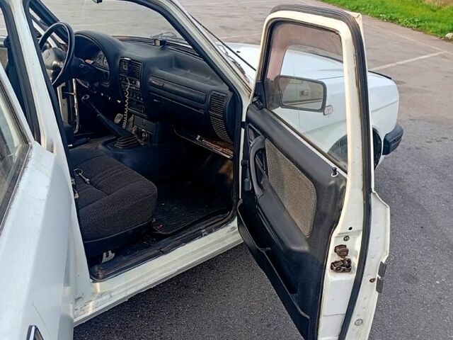 Белый ГАЗ Волга, объемом двигателя 2 л и пробегом 150 тыс. км за 1000 $, фото 6 на Automoto.ua