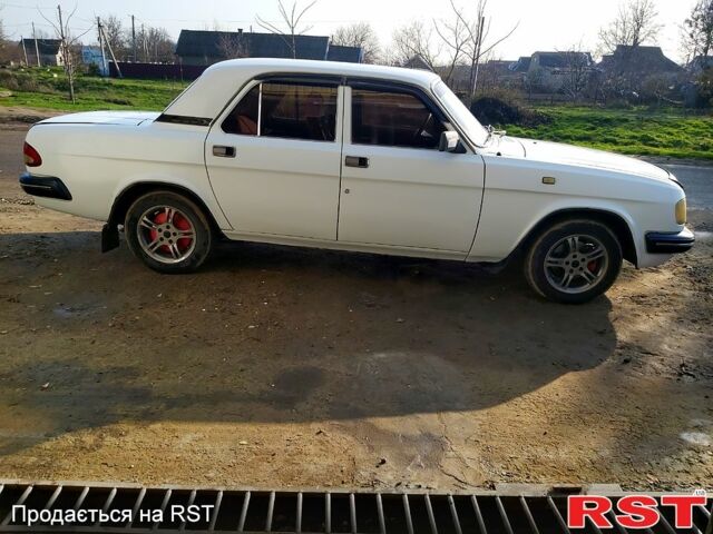 Белый ГАЗ Волга, объемом двигателя 2.4 л и пробегом 253 тыс. км за 2300 $, фото 1 на Automoto.ua
