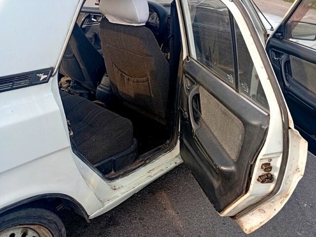 Белый ГАЗ Волга, объемом двигателя 2 л и пробегом 150 тыс. км за 1000 $, фото 7 на Automoto.ua