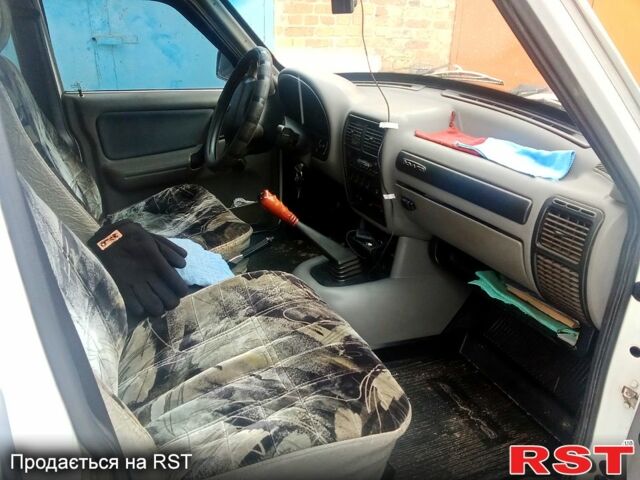 Белый ГАЗ Волга, объемом двигателя 2.3 л и пробегом 118 тыс. км за 1450 $, фото 7 на Automoto.ua