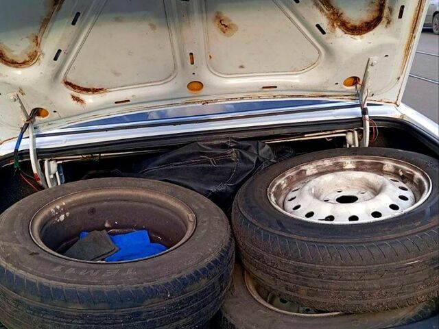 Белый ГАЗ Волга, объемом двигателя 2.4 л и пробегом 180 тыс. км за 1000 $, фото 6 на Automoto.ua