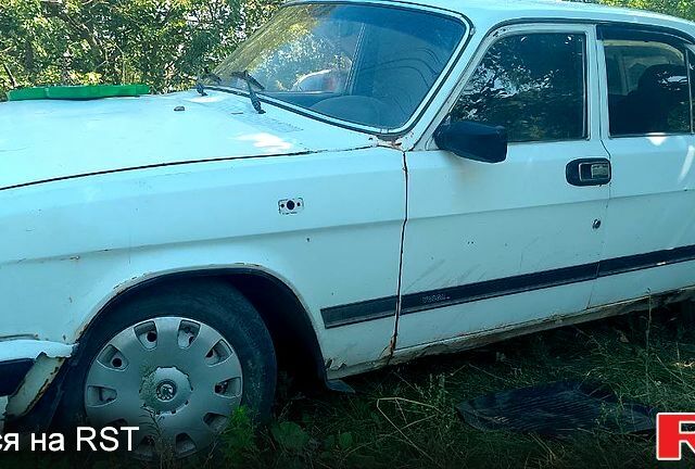 Белый ГАЗ Волга, объемом двигателя 2.4 л и пробегом 370 тыс. км за 470 $, фото 1 на Automoto.ua