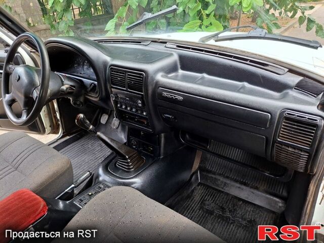 Білий ГАЗ Волга, об'ємом двигуна 2.3 л та пробігом 158 тис. км за 720 $, фото 6 на Automoto.ua