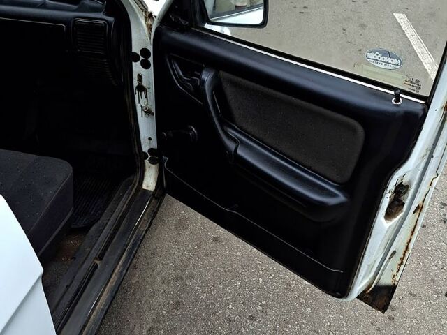 Білий ГАЗ Волга, об'ємом двигуна 2.3 л та пробігом 158 тис. км за 720 $, фото 3 на Automoto.ua