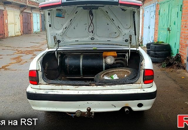 Білий ГАЗ Волга, об'ємом двигуна 2.3 л та пробігом 200 тис. км за 1000 $, фото 4 на Automoto.ua