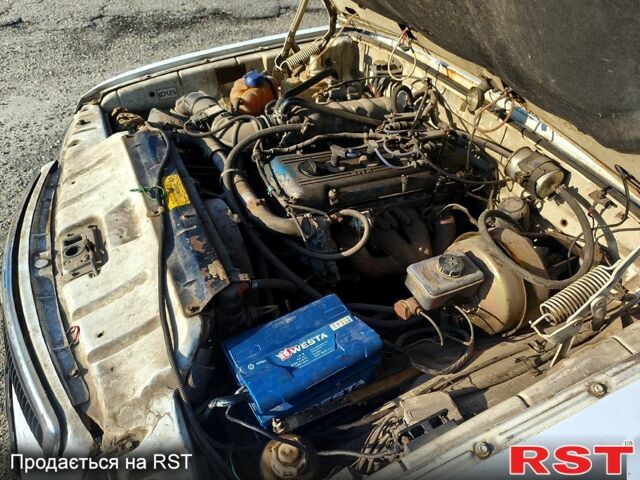 Білий ГАЗ Волга, об'ємом двигуна 2.4 л та пробігом 229 тис. км за 800 $, фото 9 на Automoto.ua