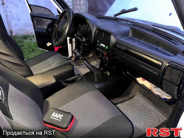 Білий ГАЗ Волга, об'ємом двигуна 2.3 л та пробігом 89 тис. км за 1850 $, фото 2 на Automoto.ua