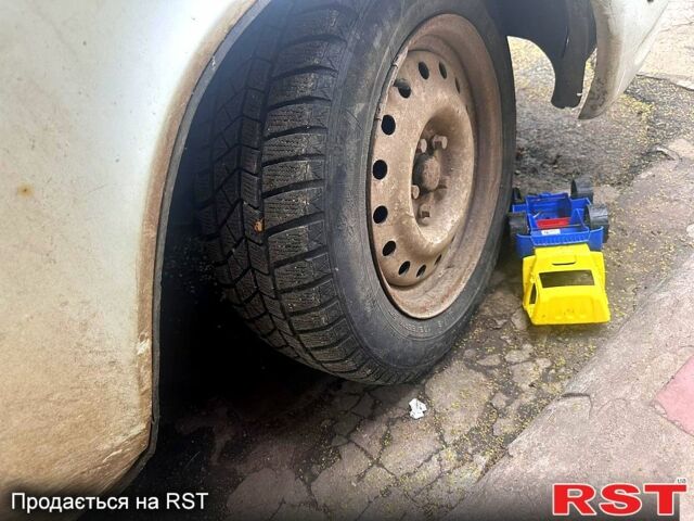 Білий ГАЗ Волга, об'ємом двигуна 2.3 л та пробігом 19 тис. км за 500 $, фото 4 на Automoto.ua