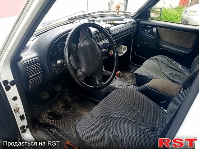 Белый ГАЗ Волга, объемом двигателя 2.4 л и пробегом 150 тыс. км за 1700 $, фото 7 на Automoto.ua