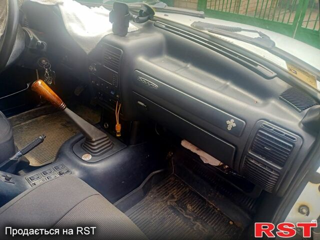 Білий ГАЗ Волга, об'ємом двигуна 2.3 л та пробігом 76 тис. км за 2100 $, фото 5 на Automoto.ua