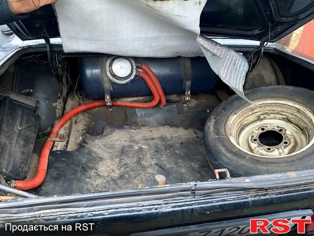 Черный ГАЗ Волга, объемом двигателя 2.4 л и пробегом 260 тыс. км за 820 $, фото 5 на Automoto.ua