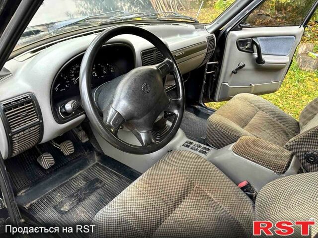 Черный ГАЗ Волга, объемом двигателя 2.5 л и пробегом 164 тыс. км за 1200 $, фото 2 на Automoto.ua