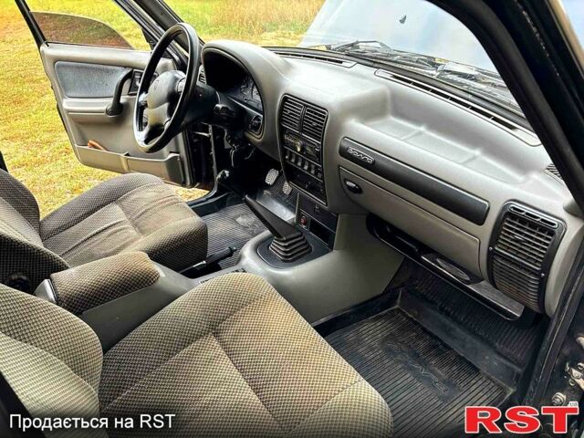 Черный ГАЗ Волга, объемом двигателя 2.5 л и пробегом 164 тыс. км за 1200 $, фото 3 на Automoto.ua