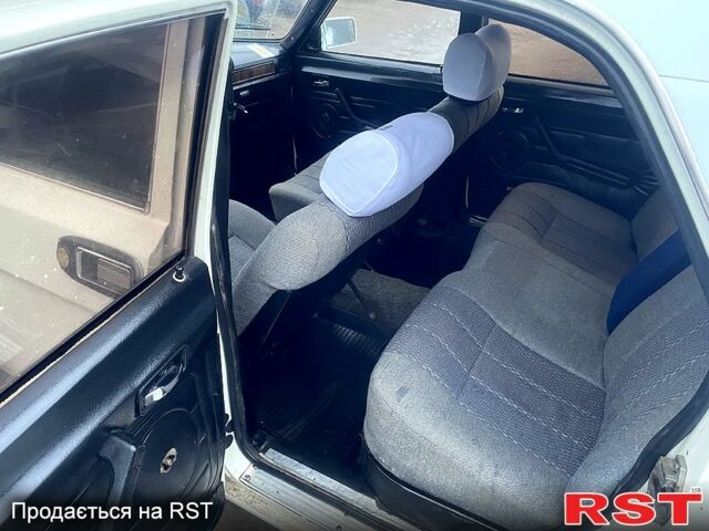 ГАЗ Волга, объемом двигателя 2.4 л и пробегом 220 тыс. км за 799 $, фото 9 на Automoto.ua