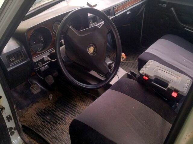 Сірий ГАЗ Волга, об'ємом двигуна 2.4 л та пробігом 87 тис. км за 1000 $, фото 4 на Automoto.ua