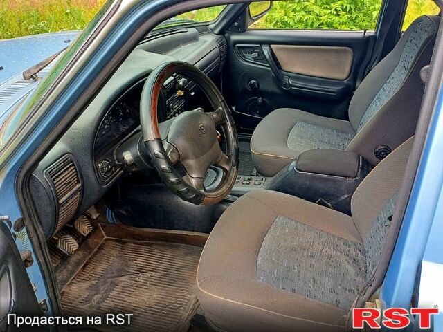 Синий ГАЗ Волга, объемом двигателя 2.4 л и пробегом 195 тыс. км за 1350 $, фото 5 на Automoto.ua