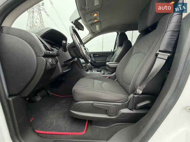 Білий ДжіЕмСі Acadia, об'ємом двигуна 3.6 л та пробігом 120 тис. км за 14200 $, фото 8 на Automoto.ua