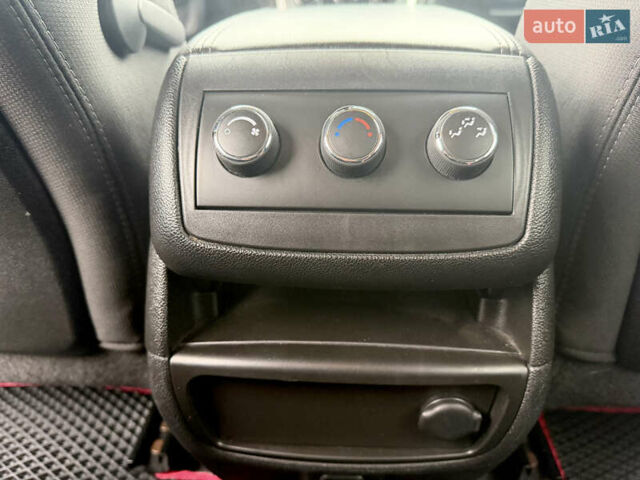 Білий ДжіЕмСі Acadia, об'ємом двигуна 3.6 л та пробігом 120 тис. км за 14200 $, фото 14 на Automoto.ua