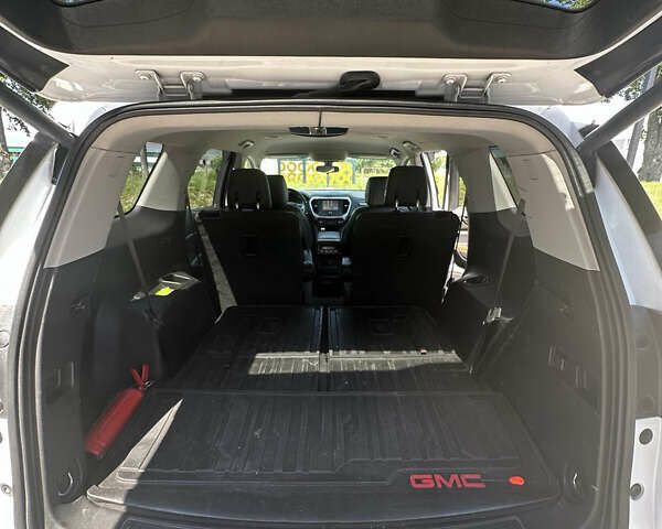 Білий ДжіЕмСі Acadia, об'ємом двигуна 2.46 л та пробігом 132 тис. км за 18700 $, фото 12 на Automoto.ua