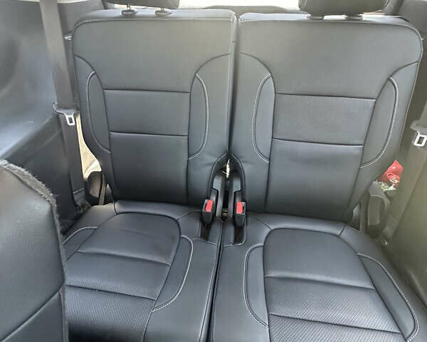 Білий ДжіЕмСі Acadia, об'ємом двигуна 2.46 л та пробігом 132 тис. км за 18700 $, фото 10 на Automoto.ua