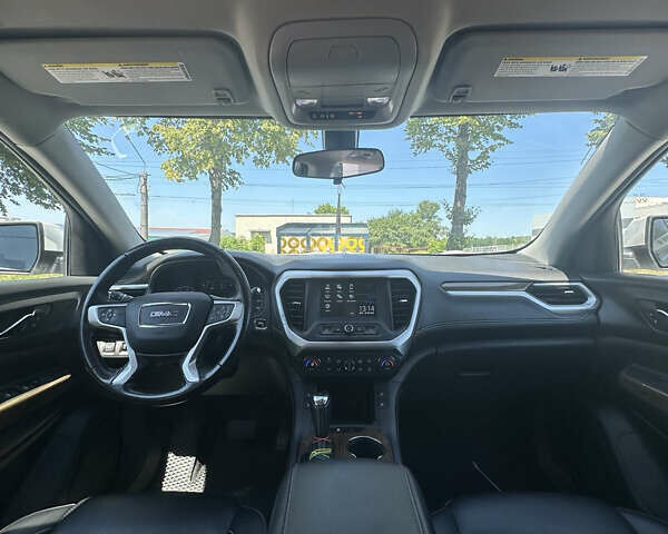Білий ДжіЕмСі Acadia, об'ємом двигуна 2.46 л та пробігом 132 тис. км за 18700 $, фото 8 на Automoto.ua