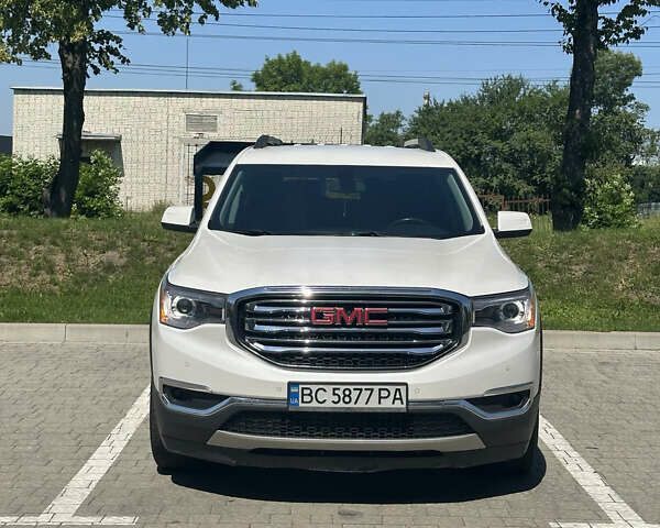 Білий ДжіЕмСі Acadia, об'ємом двигуна 2.46 л та пробігом 132 тис. км за 18700 $, фото 1 на Automoto.ua