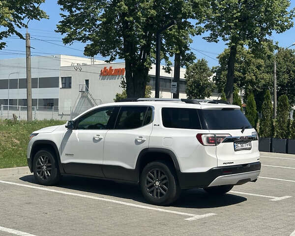 Білий ДжіЕмСі Acadia, об'ємом двигуна 2.46 л та пробігом 132 тис. км за 18700 $, фото 4 на Automoto.ua