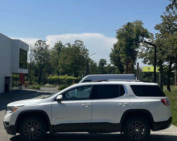 Білий ДжіЕмСі Acadia, об'ємом двигуна 2.46 л та пробігом 132 тис. км за 18700 $, фото 3 на Automoto.ua