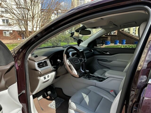 Красный ДжиЭмСи Акадия, объемом двигателя 2.5 л и пробегом 120 тыс. км за 18250 $, фото 3 на Automoto.ua