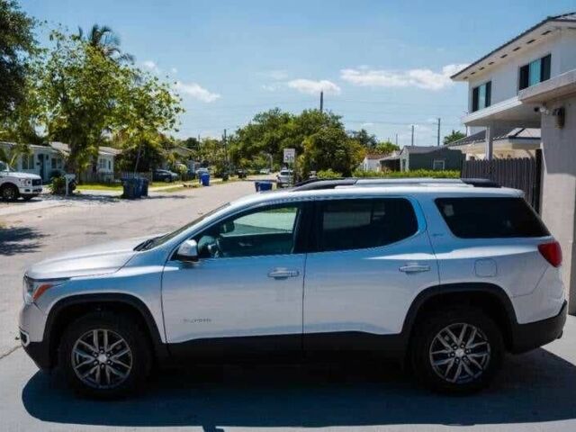 Сірий ДжіЕмСі Acadia, об'ємом двигуна 3.6 л та пробігом 43 тис. км за 3500 $, фото 1 на Automoto.ua