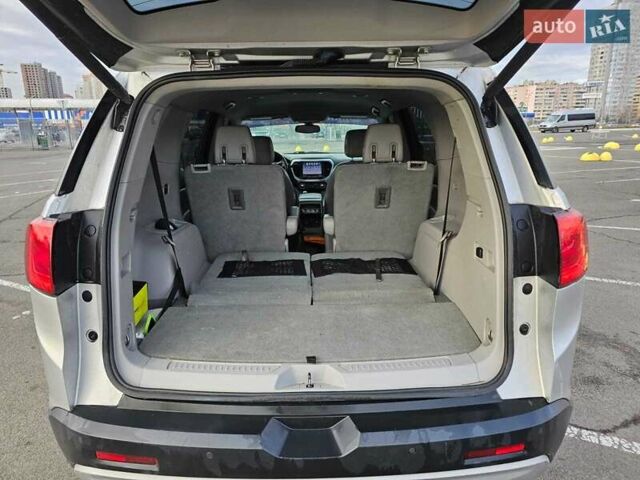 Серый ДжиЭмСи Акадия, объемом двигателя 3.64 л и пробегом 140 тыс. км за 18500 $, фото 8 на Automoto.ua