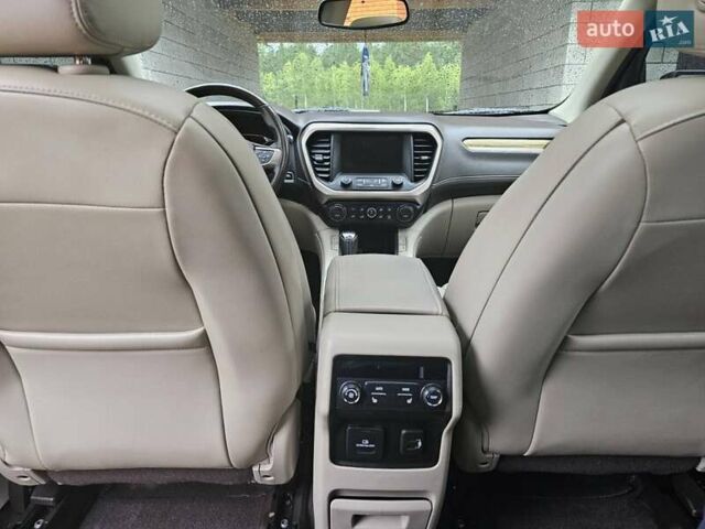 Серый ДжиЭмСи Акадия, объемом двигателя 3.65 л и пробегом 70 тыс. км за 25000 $, фото 9 на Automoto.ua