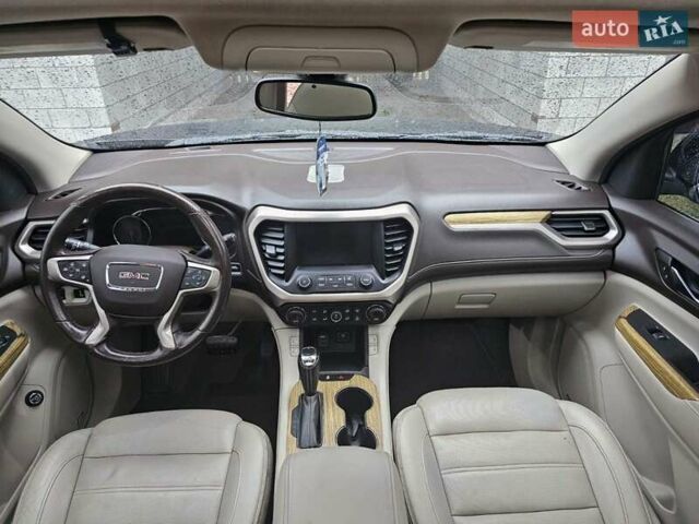 Серый ДжиЭмСи Акадия, объемом двигателя 3.65 л и пробегом 70 тыс. км за 25000 $, фото 6 на Automoto.ua