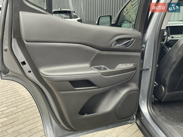 Серый ДжиЭмСи Акадия, объемом двигателя 3.56 л и пробегом 6 тыс. км за 28000 $, фото 21 на Automoto.ua