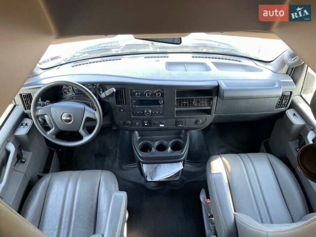 Белый ДжиЭмСи Савана, объемом двигателя 4.3 л и пробегом 234 тыс. км за 13000 $, фото 6 на Automoto.ua