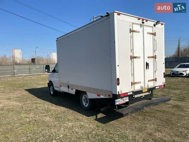 Белый ДжиЭмСи Савана, объемом двигателя 4.3 л и пробегом 234 тыс. км за 13000 $, фото 2 на Automoto.ua