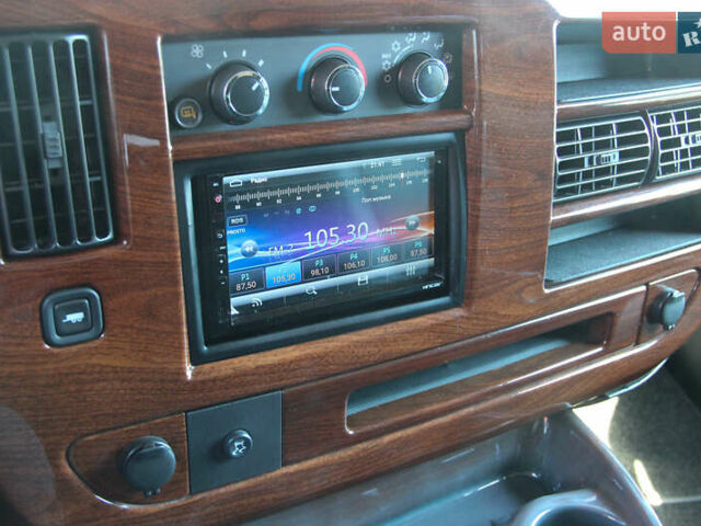 Черный ДжиЭмСи Савана, объемом двигателя 5.33 л и пробегом 143 тыс. км за 26000 $, фото 53 на Automoto.ua