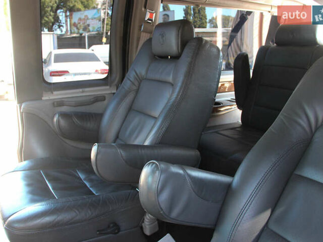 Черный ДжиЭмСи Савана, объемом двигателя 5.33 л и пробегом 143 тыс. км за 26000 $, фото 41 на Automoto.ua