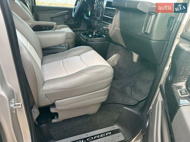 Серый ДжиЭмСи Савана, объемом двигателя 5.97 л и пробегом 6 тыс. км за 85000 $, фото 21 на Automoto.ua