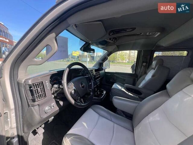 Сірий ДжіЕмСі Savana, об'ємом двигуна 5.97 л та пробігом 6 тис. км за 85000 $, фото 1 на Automoto.ua